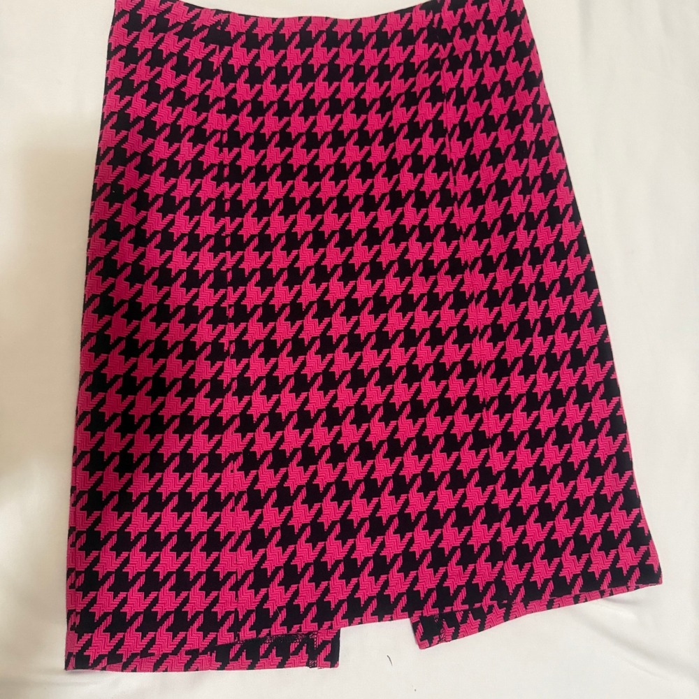 Go International‎ Pink Black Houndstooth Pencil Skirt Telemundo Studios Wardrobe